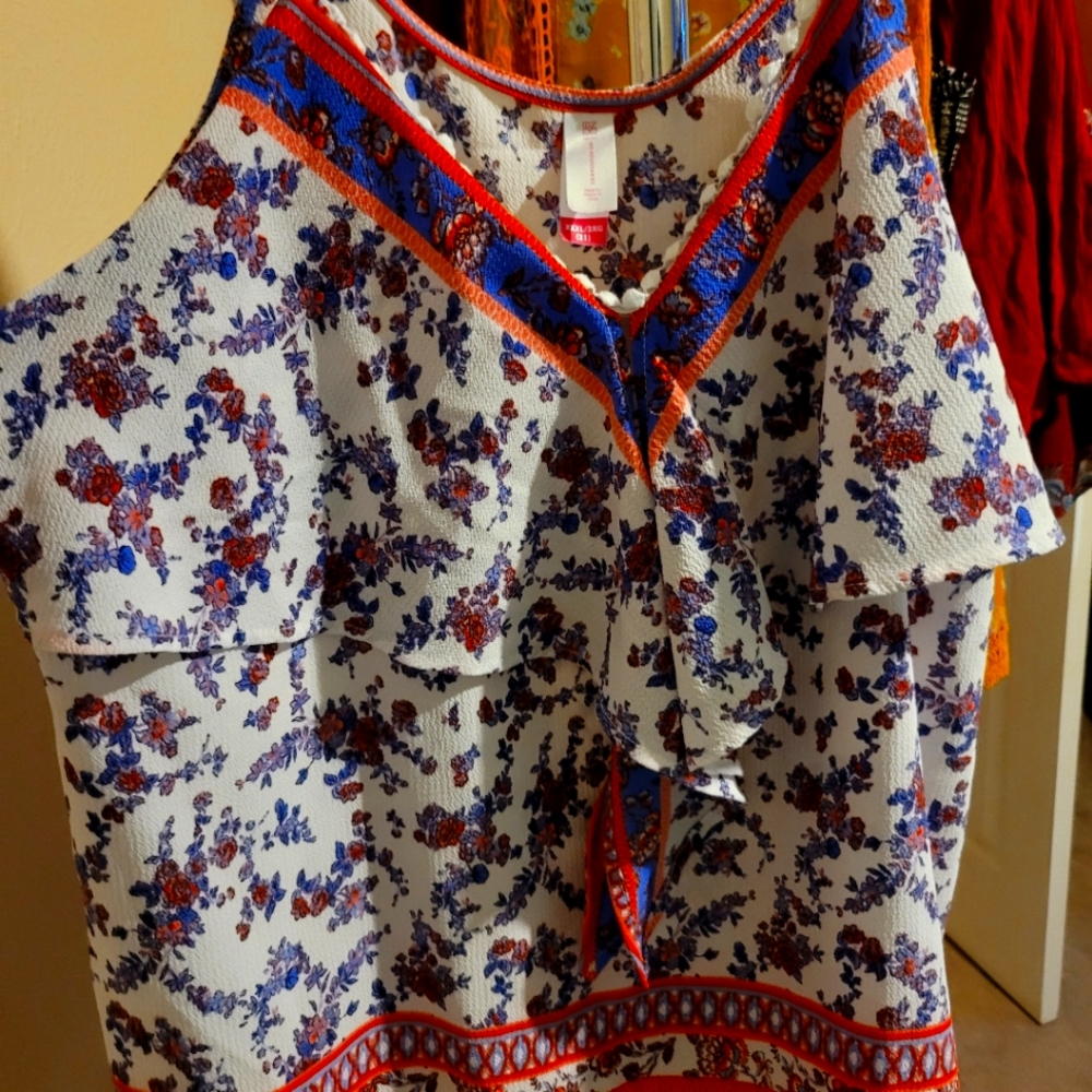 New,  V-neck blouse 👚